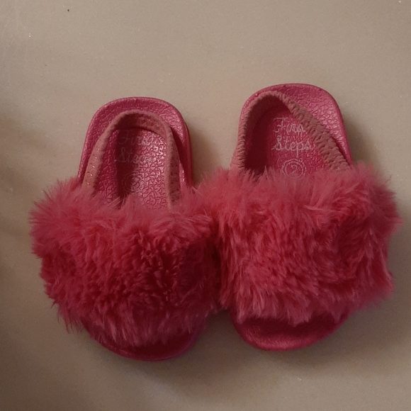 Brand new girl pink slippers - Picture 2 of 3